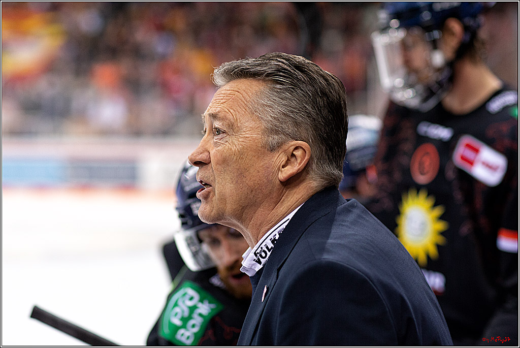 PENNY DEL Viertelfinale 4. Spiel; Duesseldorfer EG - Red Bull Muenchen; Duesseldorf, 16.04.2022